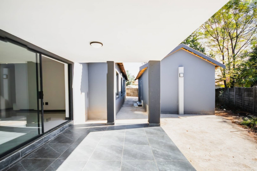 6 Bedroom Property for Sale in Meyerspark Gauteng