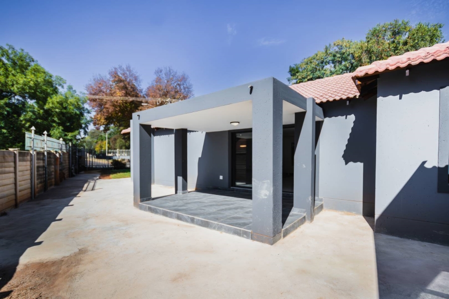 6 Bedroom Property for Sale in Meyerspark Gauteng