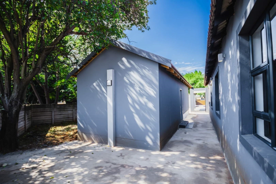 6 Bedroom Property for Sale in Meyerspark Gauteng