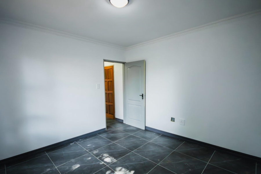 6 Bedroom Property for Sale in Meyerspark Gauteng