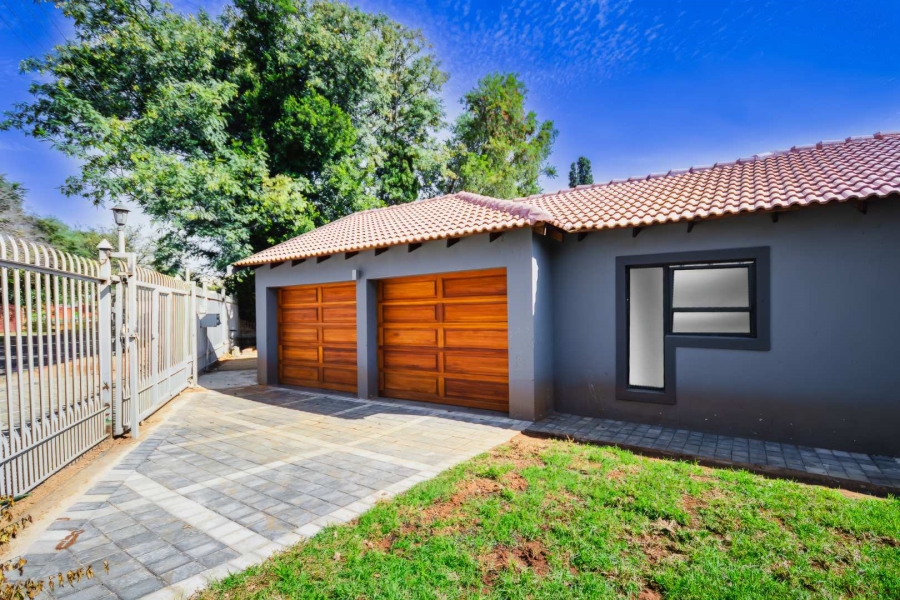 6 Bedroom Property for Sale in Meyerspark Gauteng