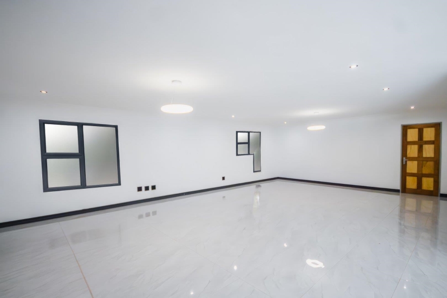 6 Bedroom Property for Sale in Meyerspark Gauteng