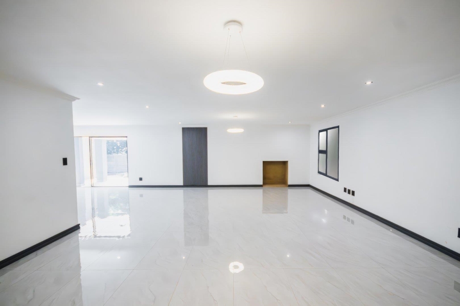 6 Bedroom Property for Sale in Meyerspark Gauteng