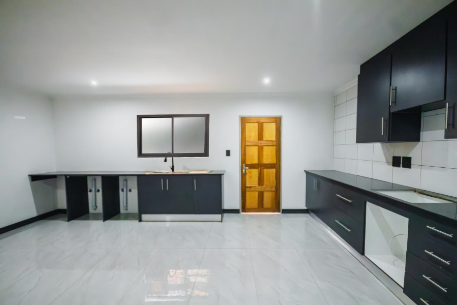 6 Bedroom Property for Sale in Meyerspark Gauteng