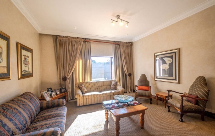 4 Bedroom Property for Sale in Zwavelpoort Gauteng