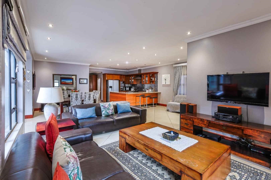 To Let 4 Bedroom Property for Rent in Silver Lakes Golf Estate Gauteng