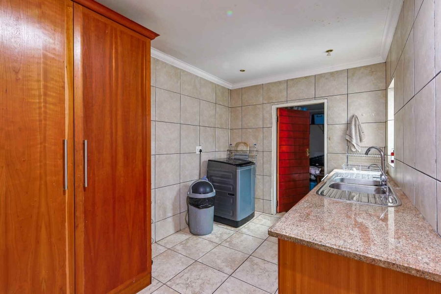 To Let 4 Bedroom Property for Rent in Silver Lakes Golf Estate Gauteng