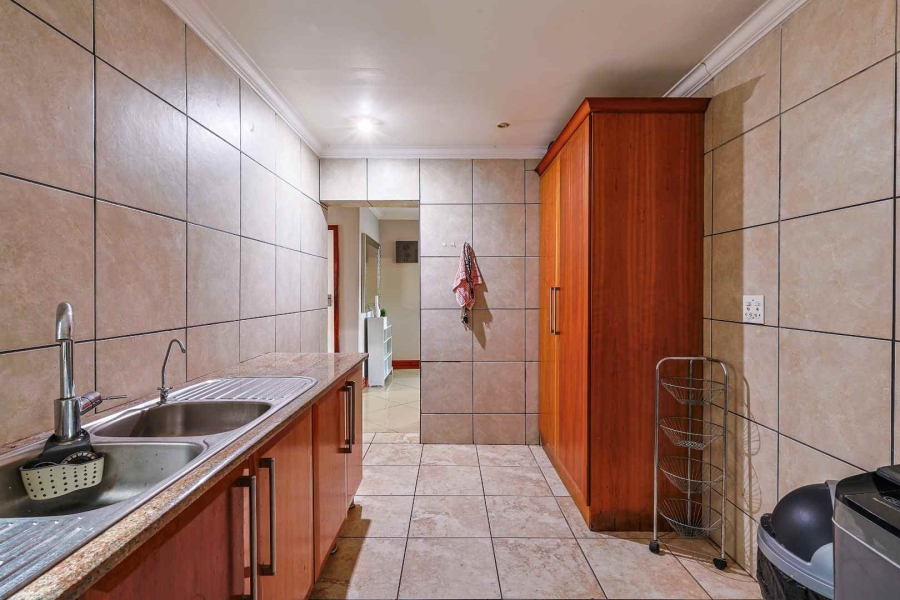 To Let 4 Bedroom Property for Rent in Silver Lakes Golf Estate Gauteng