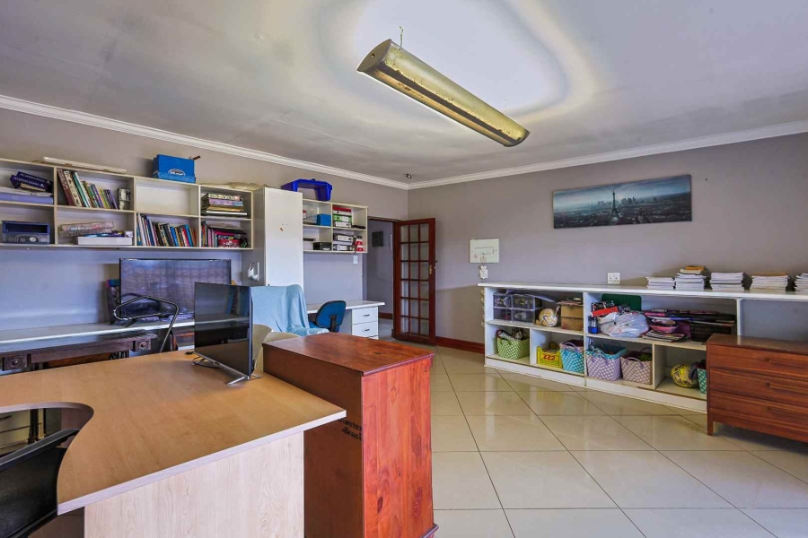 To Let 4 Bedroom Property for Rent in Silver Lakes Golf Estate Gauteng