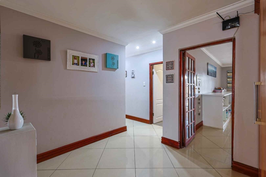 To Let 4 Bedroom Property for Rent in Silver Lakes Golf Estate Gauteng