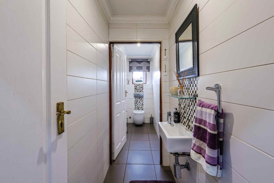 To Let 4 Bedroom Property for Rent in Silver Lakes Golf Estate Gauteng