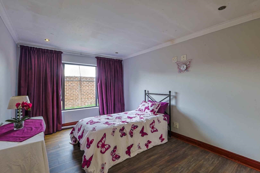 To Let 4 Bedroom Property for Rent in Silver Lakes Golf Estate Gauteng