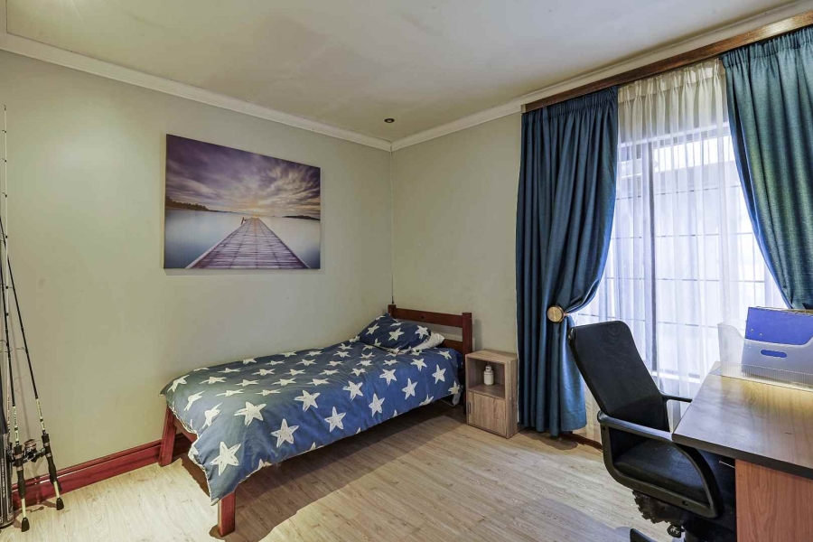 To Let 4 Bedroom Property for Rent in Silver Lakes Golf Estate Gauteng