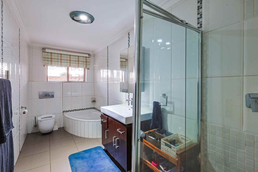 To Let 4 Bedroom Property for Rent in Silver Lakes Golf Estate Gauteng