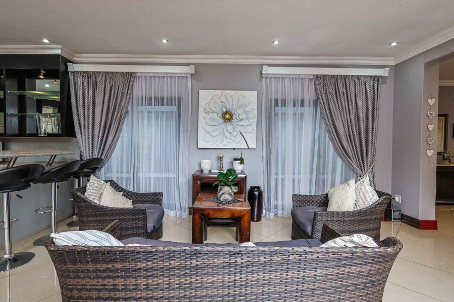 To Let 4 Bedroom Property for Rent in Silver Lakes Golf Estate Gauteng