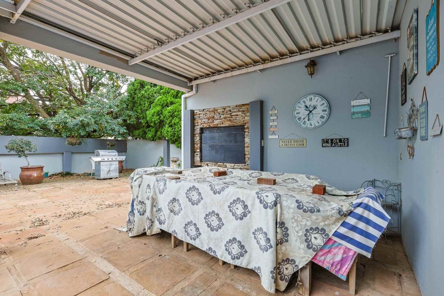 To Let 4 Bedroom Property for Rent in Silver Lakes Golf Estate Gauteng