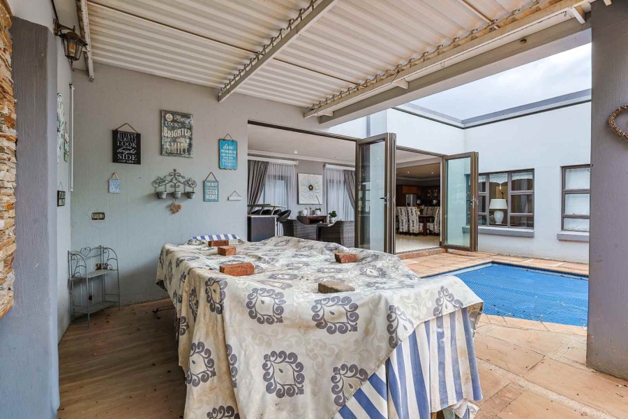 To Let 4 Bedroom Property for Rent in Silver Lakes Golf Estate Gauteng