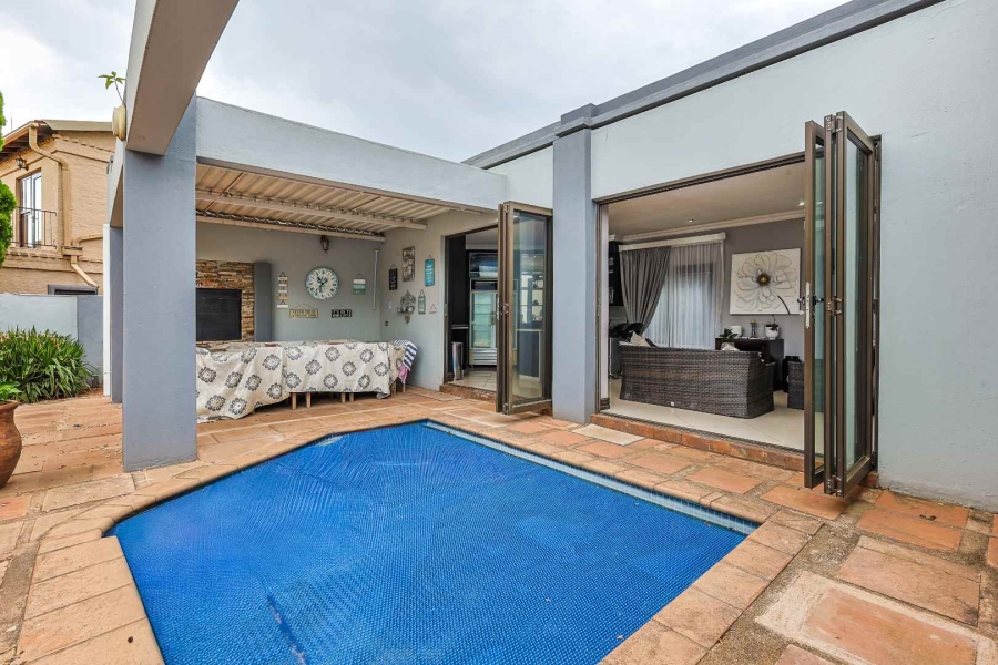 To Let 4 Bedroom Property for Rent in Silver Lakes Golf Estate Gauteng