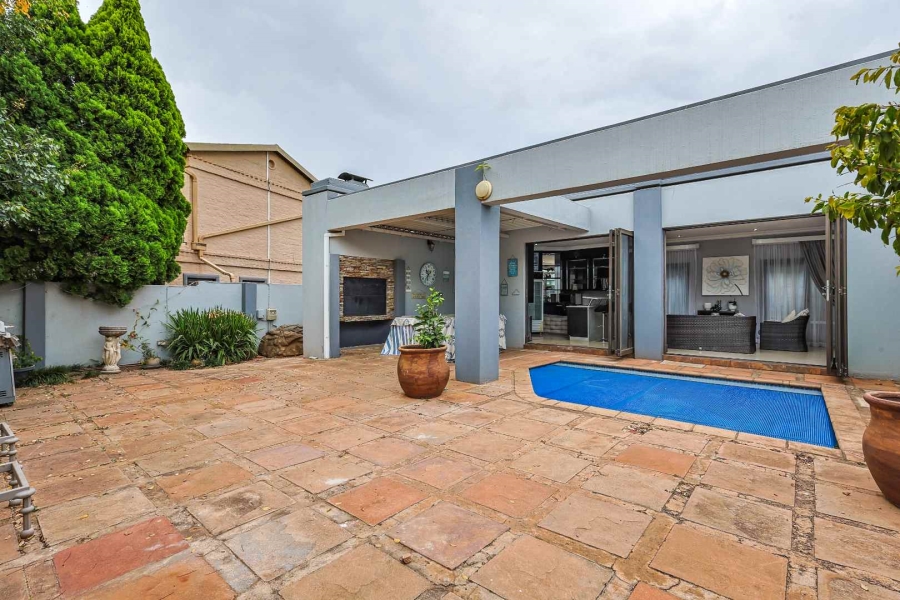 To Let 4 Bedroom Property for Rent in Silver Lakes Golf Estate Gauteng