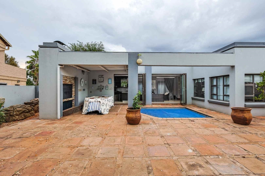 To Let 4 Bedroom Property for Rent in Silver Lakes Golf Estate Gauteng