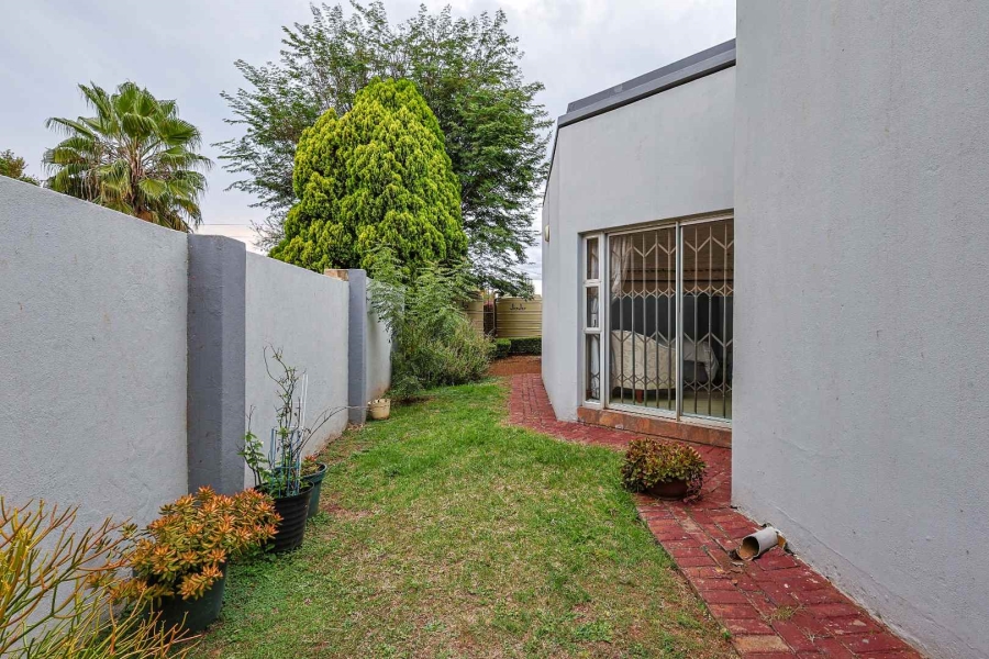 To Let 4 Bedroom Property for Rent in Silver Lakes Golf Estate Gauteng