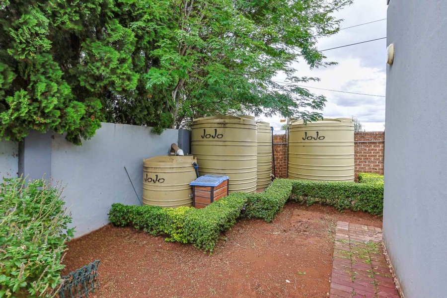 To Let 4 Bedroom Property for Rent in Silver Lakes Golf Estate Gauteng
