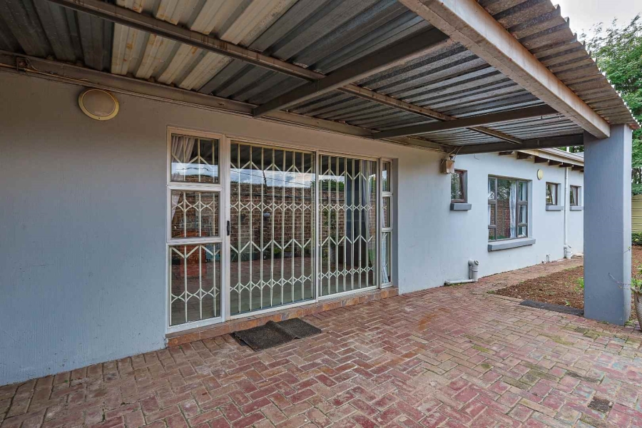 To Let 4 Bedroom Property for Rent in Silver Lakes Golf Estate Gauteng