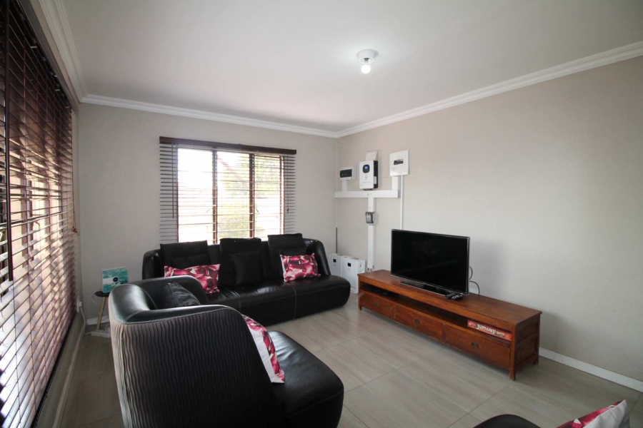 6 Bedroom Property for Sale in Cosmo City Gauteng