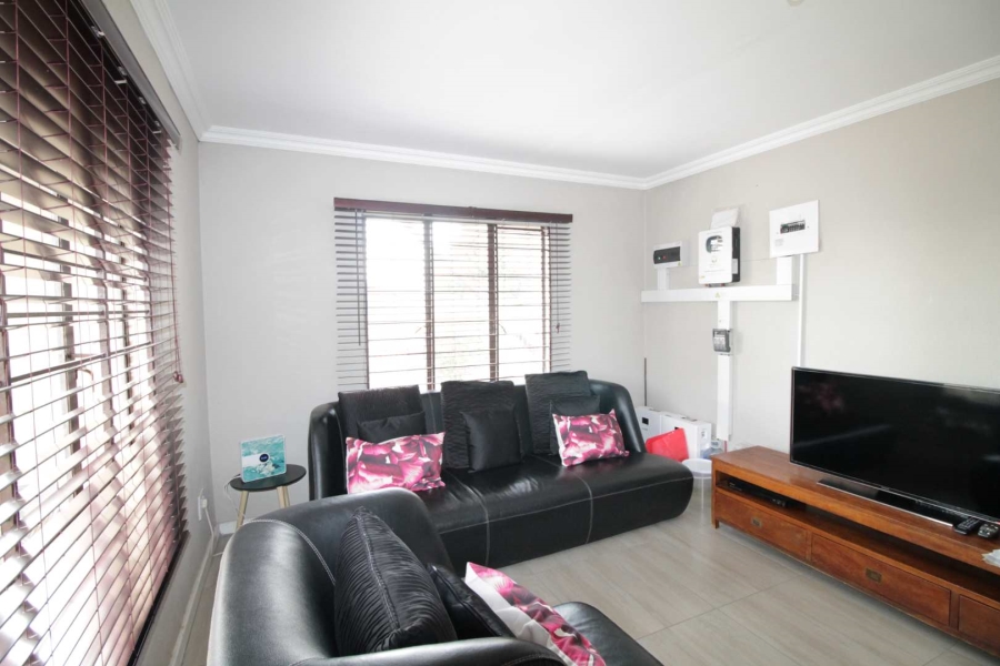 6 Bedroom Property for Sale in Cosmo City Gauteng