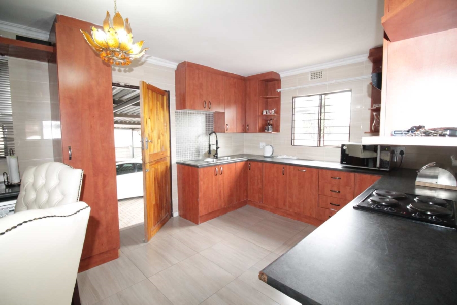 6 Bedroom Property for Sale in Cosmo City Gauteng
