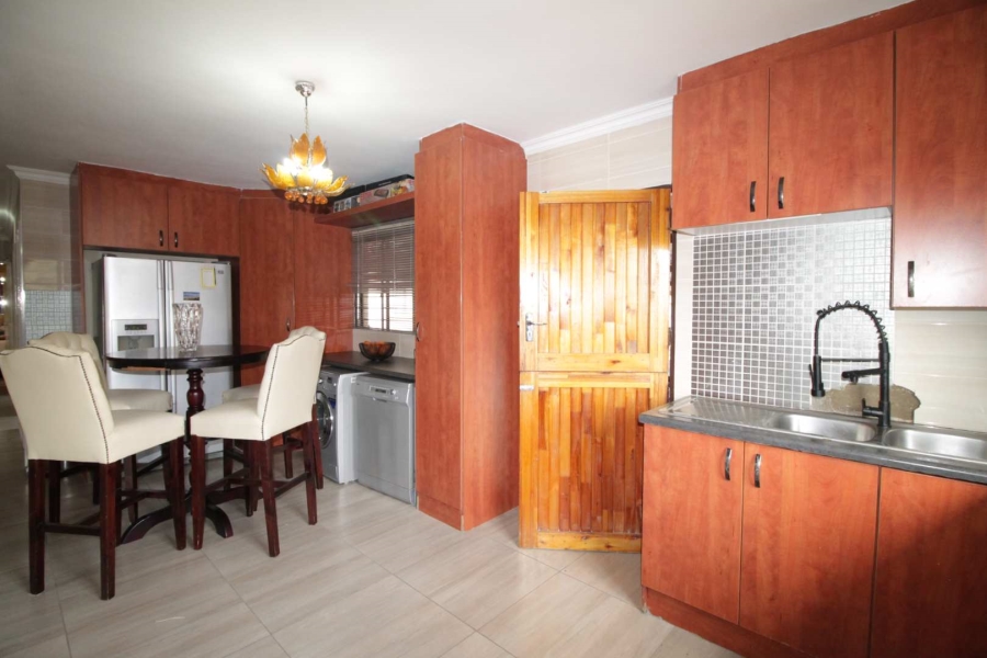 6 Bedroom Property for Sale in Cosmo City Gauteng