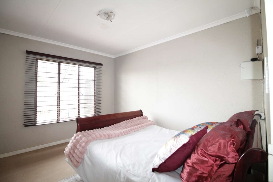 6 Bedroom Property for Sale in Cosmo City Gauteng