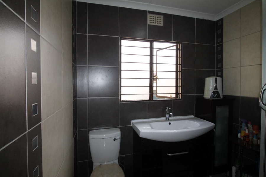 6 Bedroom Property for Sale in Cosmo City Gauteng