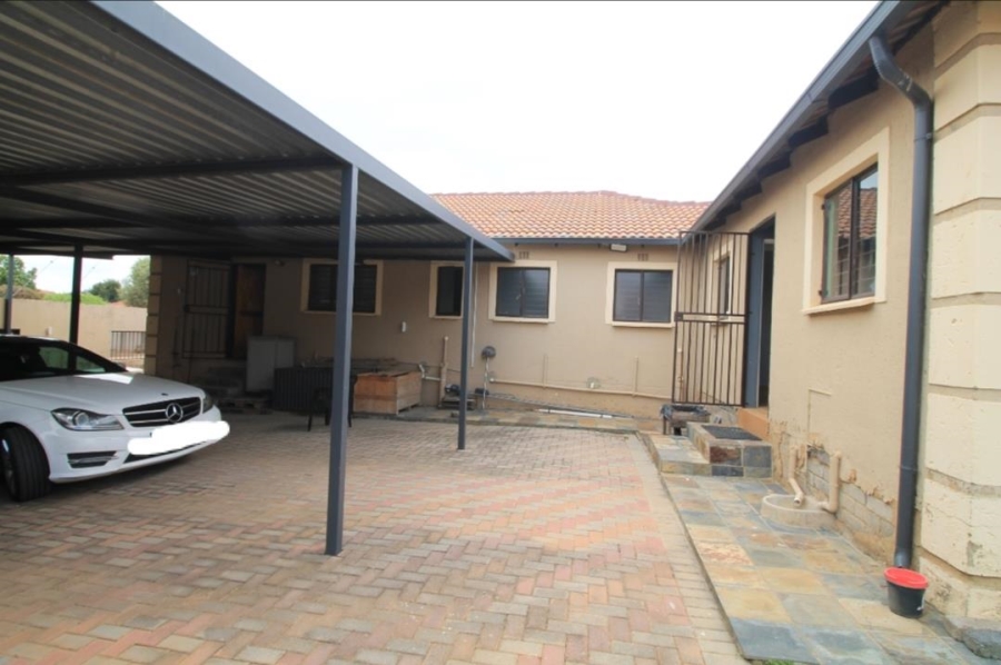 6 Bedroom Property for Sale in Cosmo City Gauteng
