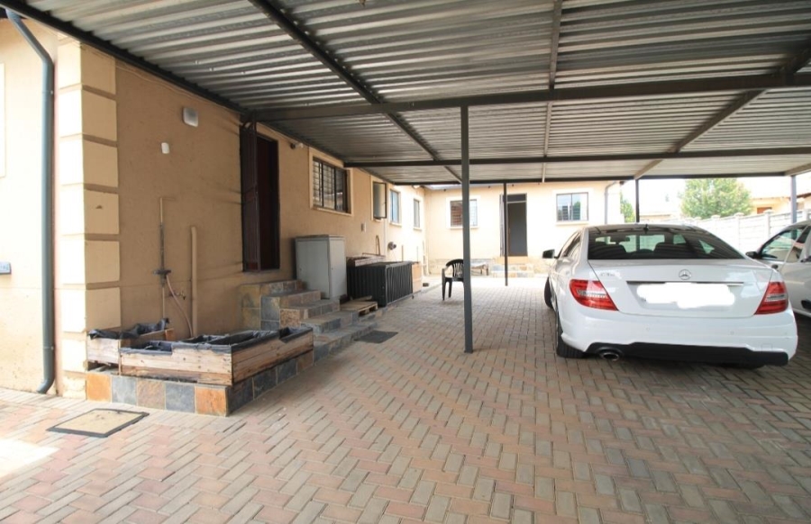 6 Bedroom Property for Sale in Cosmo City Gauteng