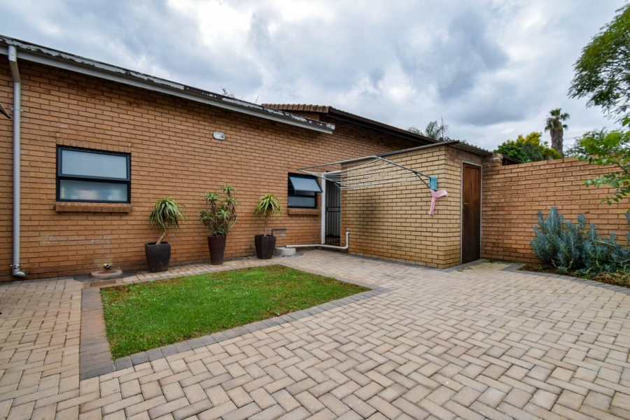 3 Bedroom Property for Sale in Garsfontein Gauteng