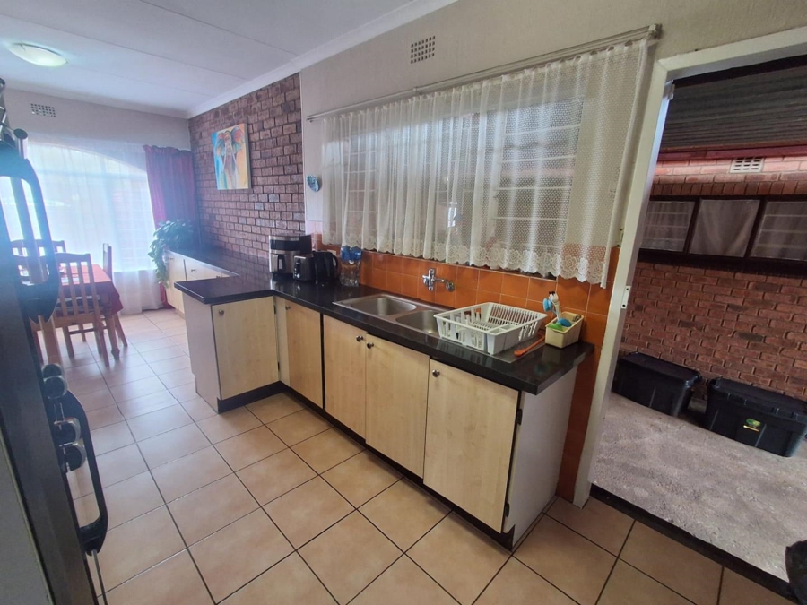 3 Bedroom Property for Sale in Glenvista Gauteng