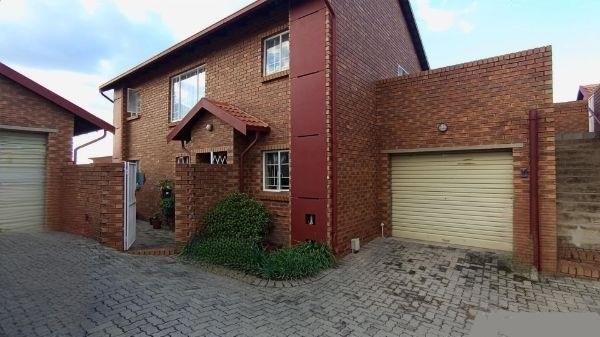 2 Bedroom Property for Sale in The Reeds Gauteng