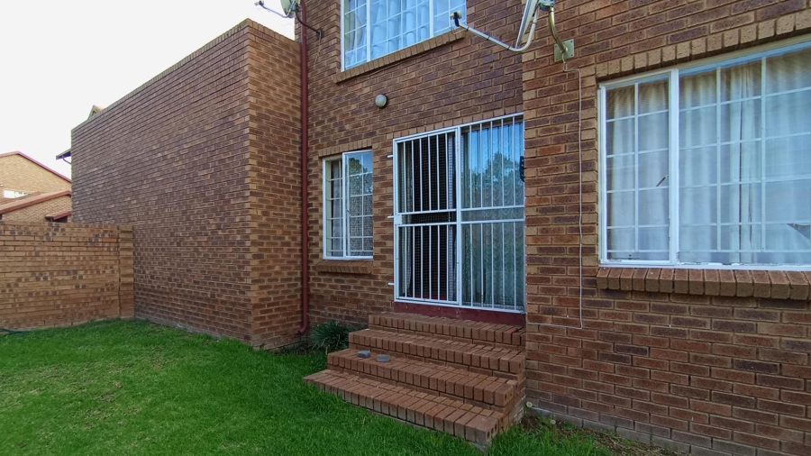 2 Bedroom Property for Sale in The Reeds Gauteng