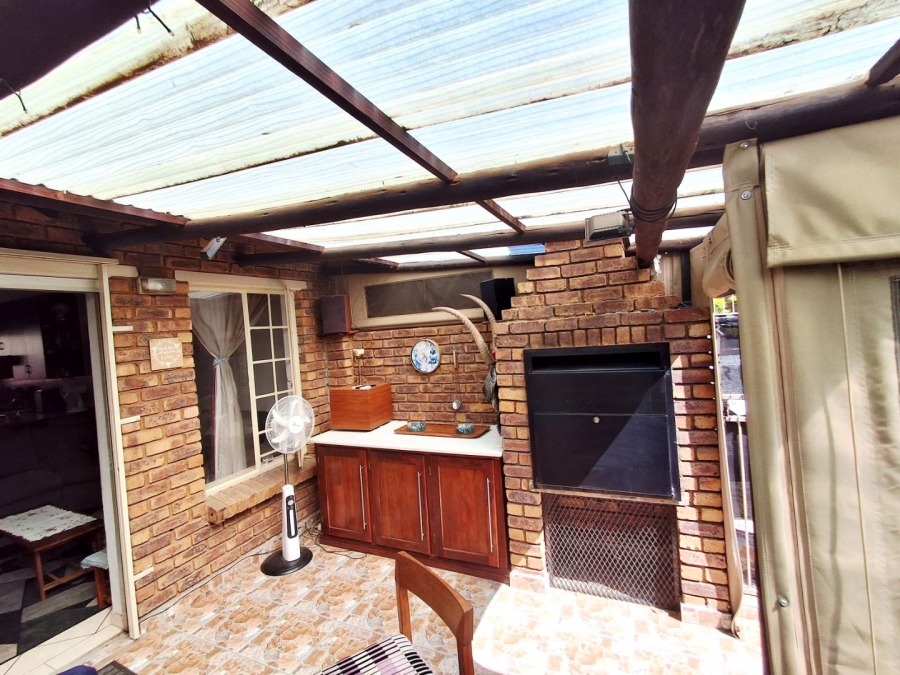 3 Bedroom Property for Sale in Willow Park Manor Gauteng