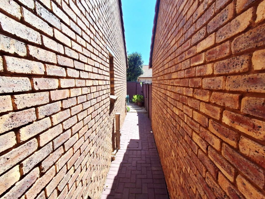 3 Bedroom Property for Sale in Willow Park Manor Gauteng