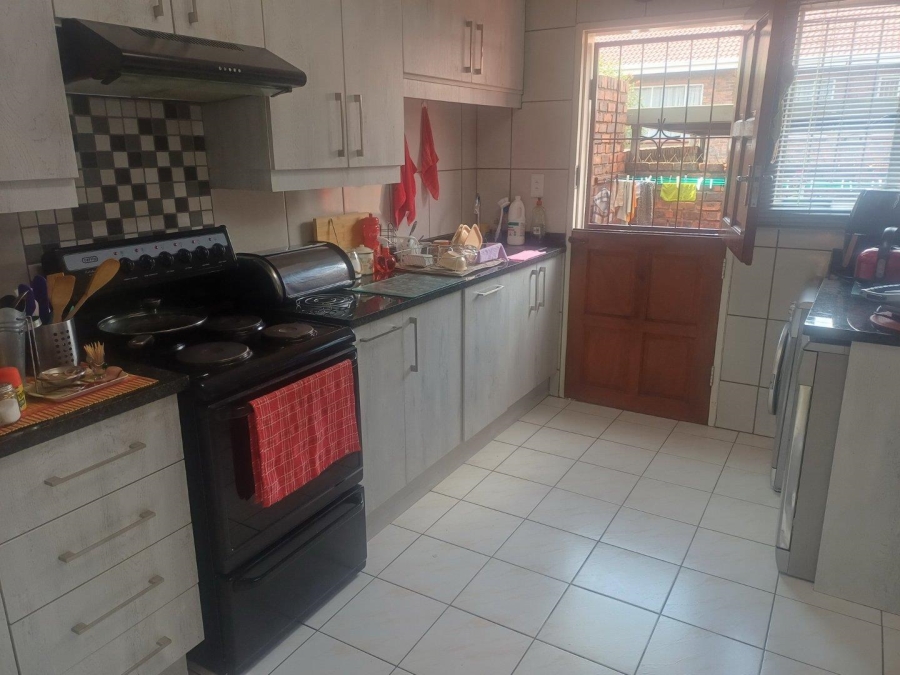 2 Bedroom Property for Sale in Birchleigh Gauteng