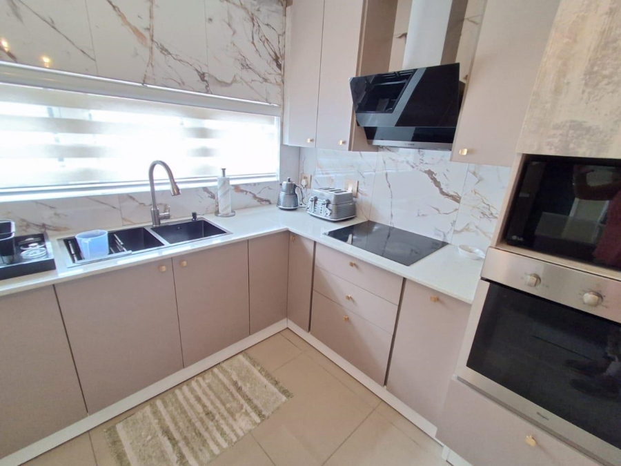 3 Bedroom Property for Sale in Die Hoewes Gauteng