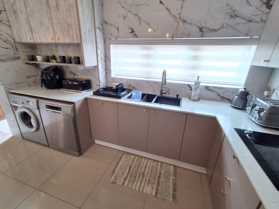 3 Bedroom Property for Sale in Die Hoewes Gauteng