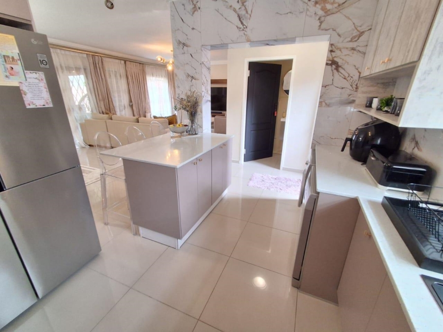 3 Bedroom Property for Sale in Die Hoewes Gauteng