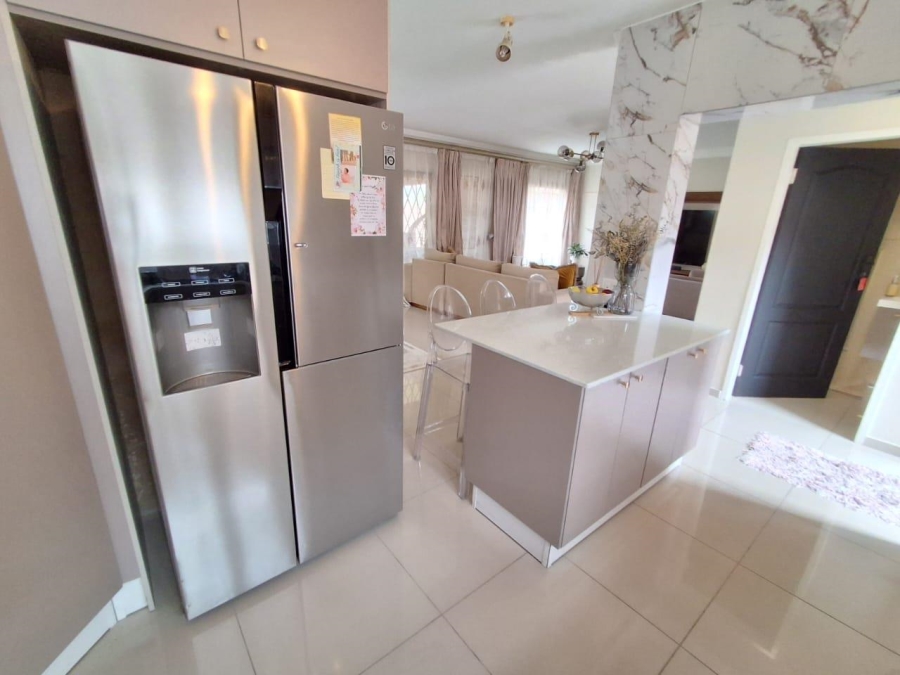 3 Bedroom Property for Sale in Die Hoewes Gauteng