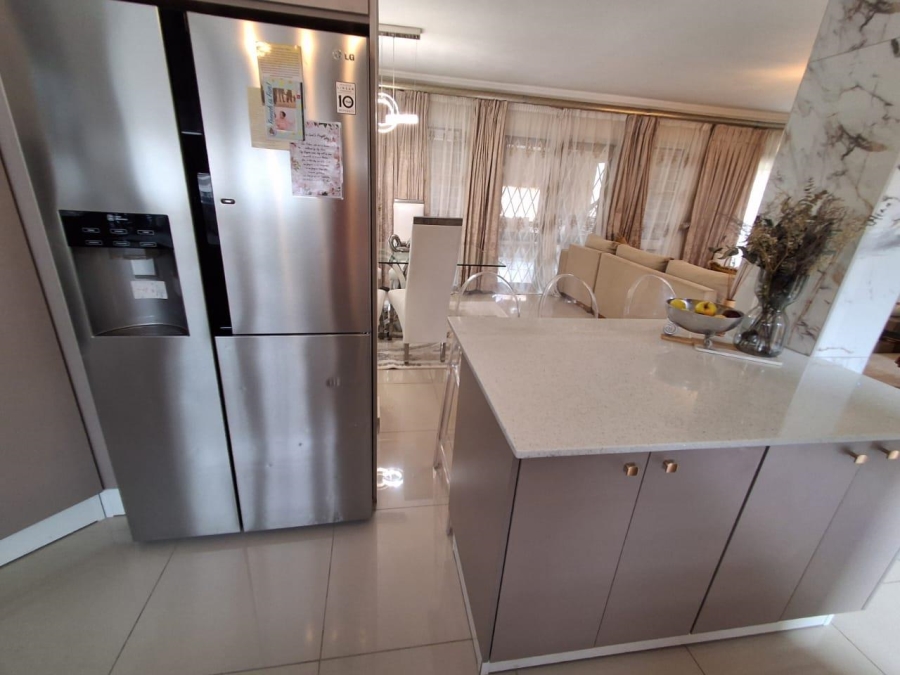 3 Bedroom Property for Sale in Die Hoewes Gauteng