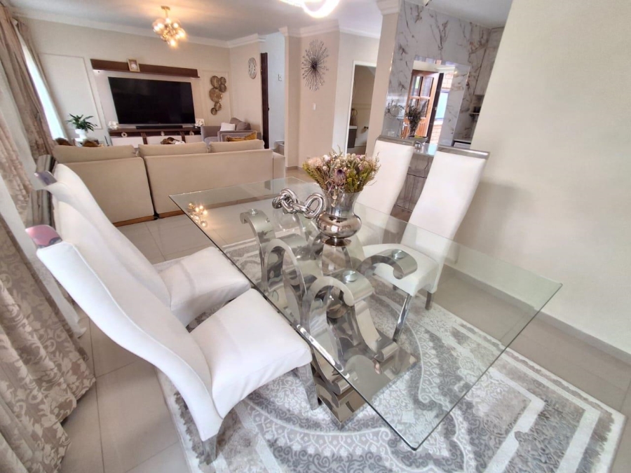 3 Bedroom Property for Sale in Die Hoewes Gauteng