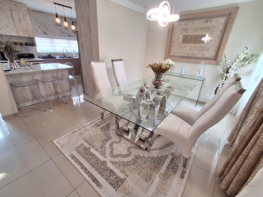 3 Bedroom Property for Sale in Die Hoewes Gauteng