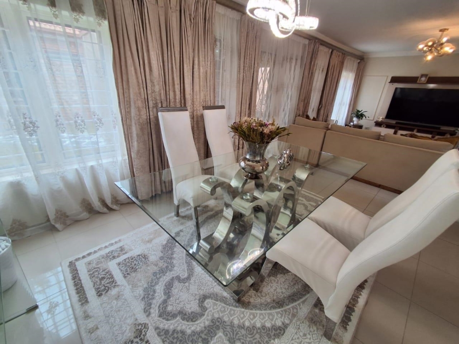 3 Bedroom Property for Sale in Die Hoewes Gauteng